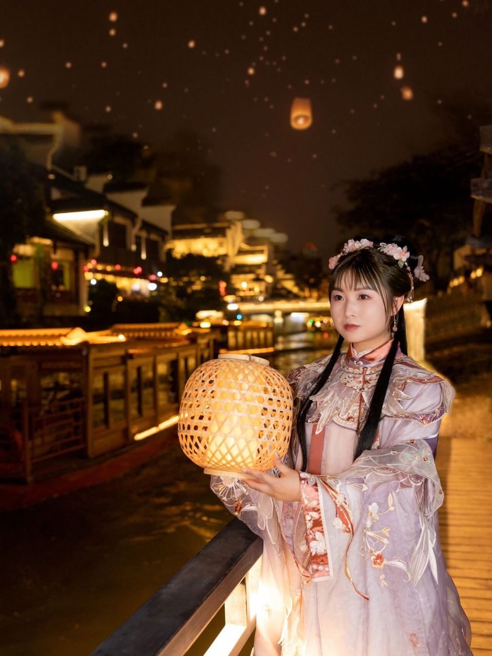南京秦淮河夜景汉服写真推荐,这样拍很出片 每次小姐姐们咨询的时候都