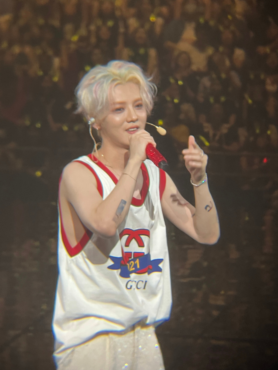 走在路上,芦苇姐姐投送了好几张美照!哈哈哈哈哈再投点!