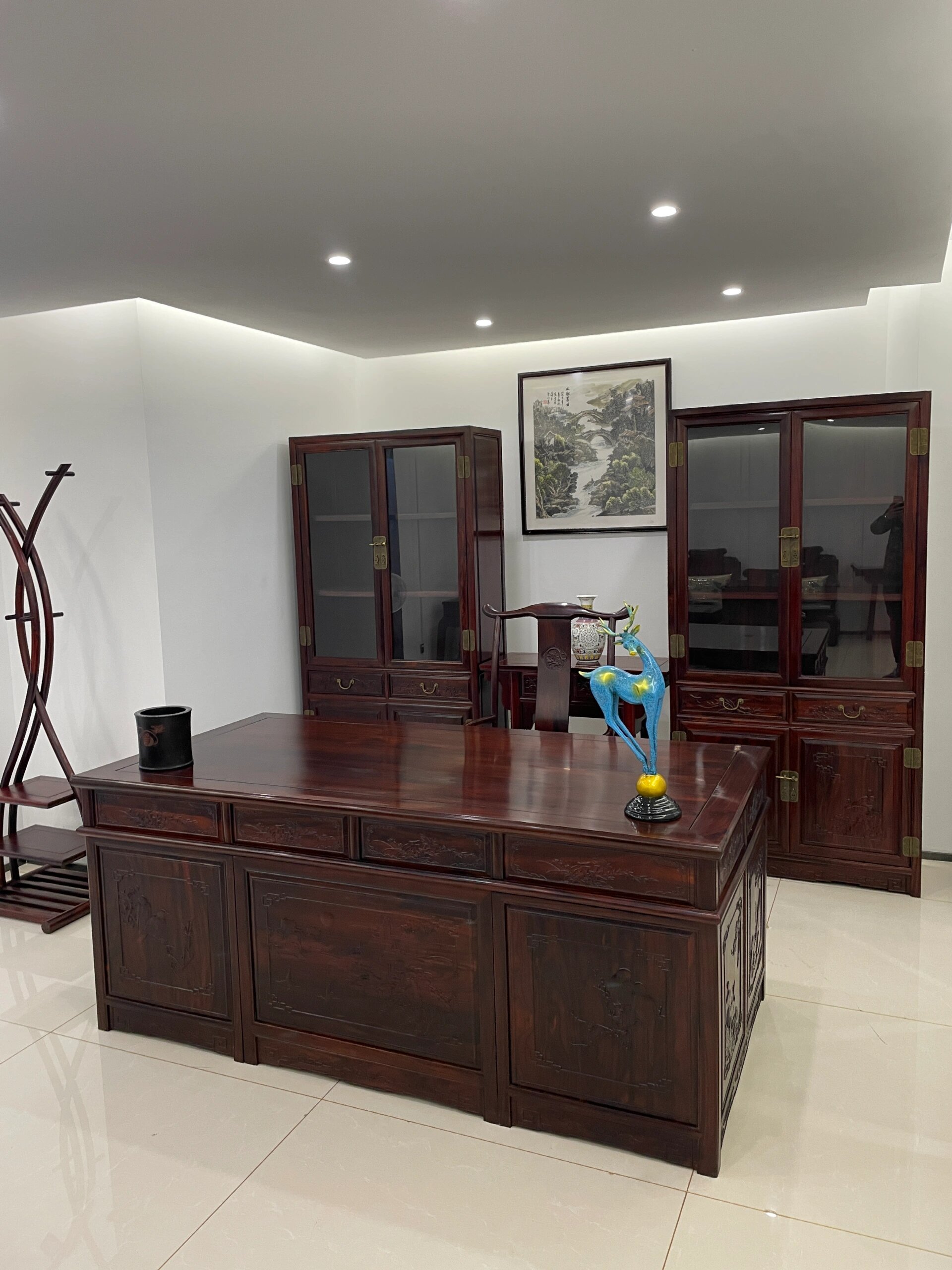 老板的办公室搭配,红木办公桌组合,办公桌不仅是办公家具,更是老板