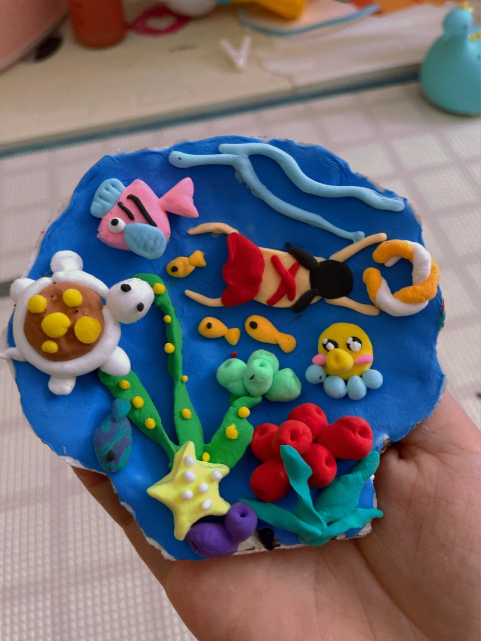 大小刚合适.觉得把海底世界做在贝壳里应该更有意思吧.