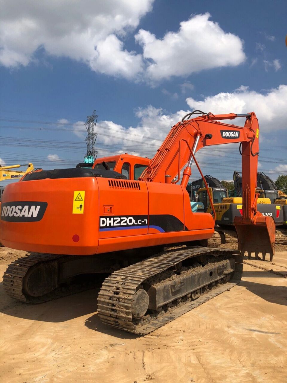 探秘斗山220挖掘机:性能卓越,安全可靠的大 斗山220挖掘机,是一台性能