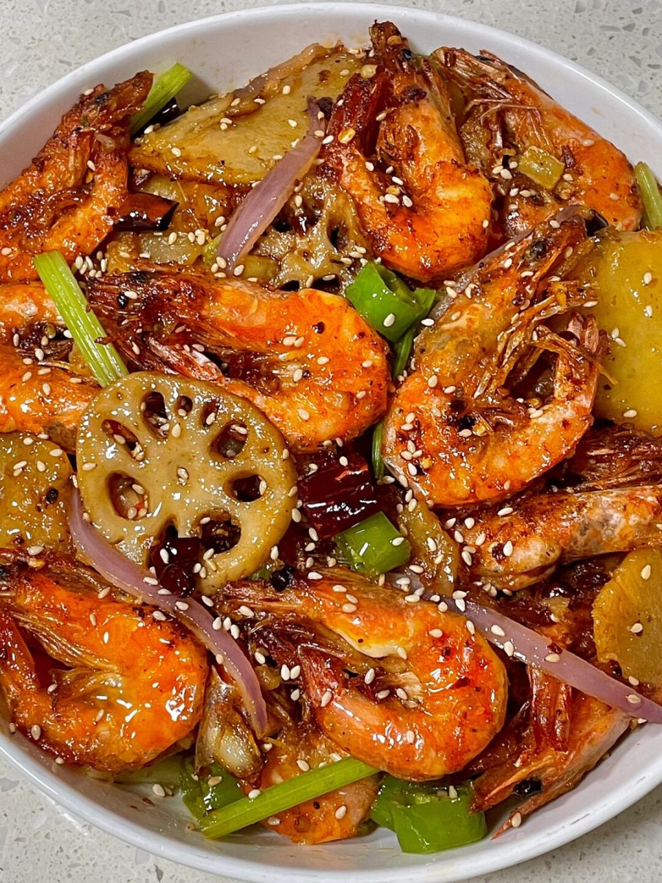 味道不输餐馆的香辣干锅虾! 好吃又下饭!大虾香辣酥脆,素菜也很入味!