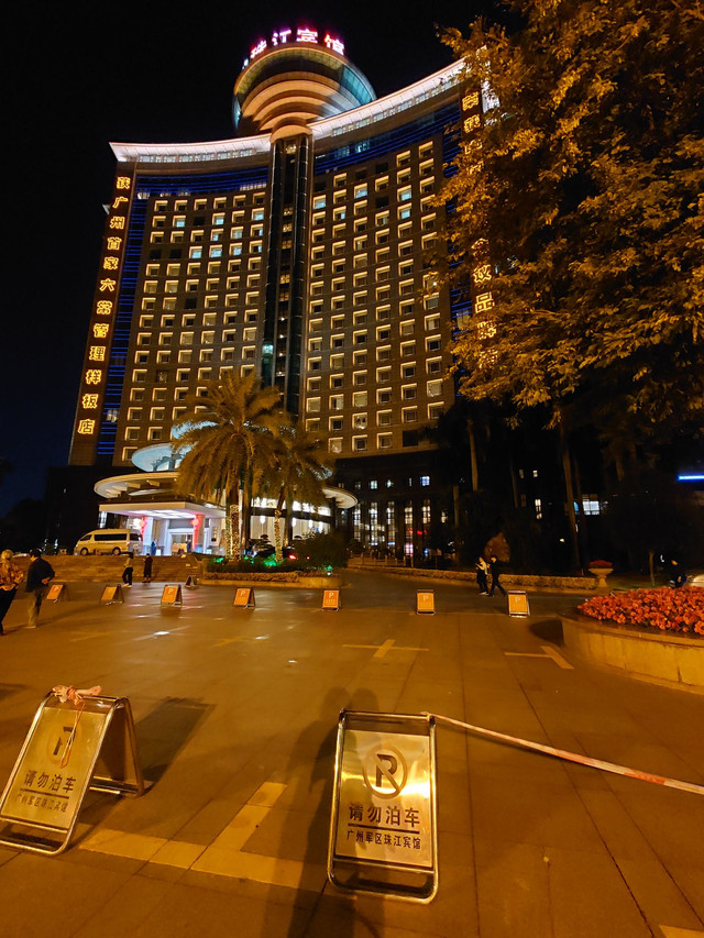 探店|珠江宾馆_酒店院子很大停车方便.位置不错,就在珠江