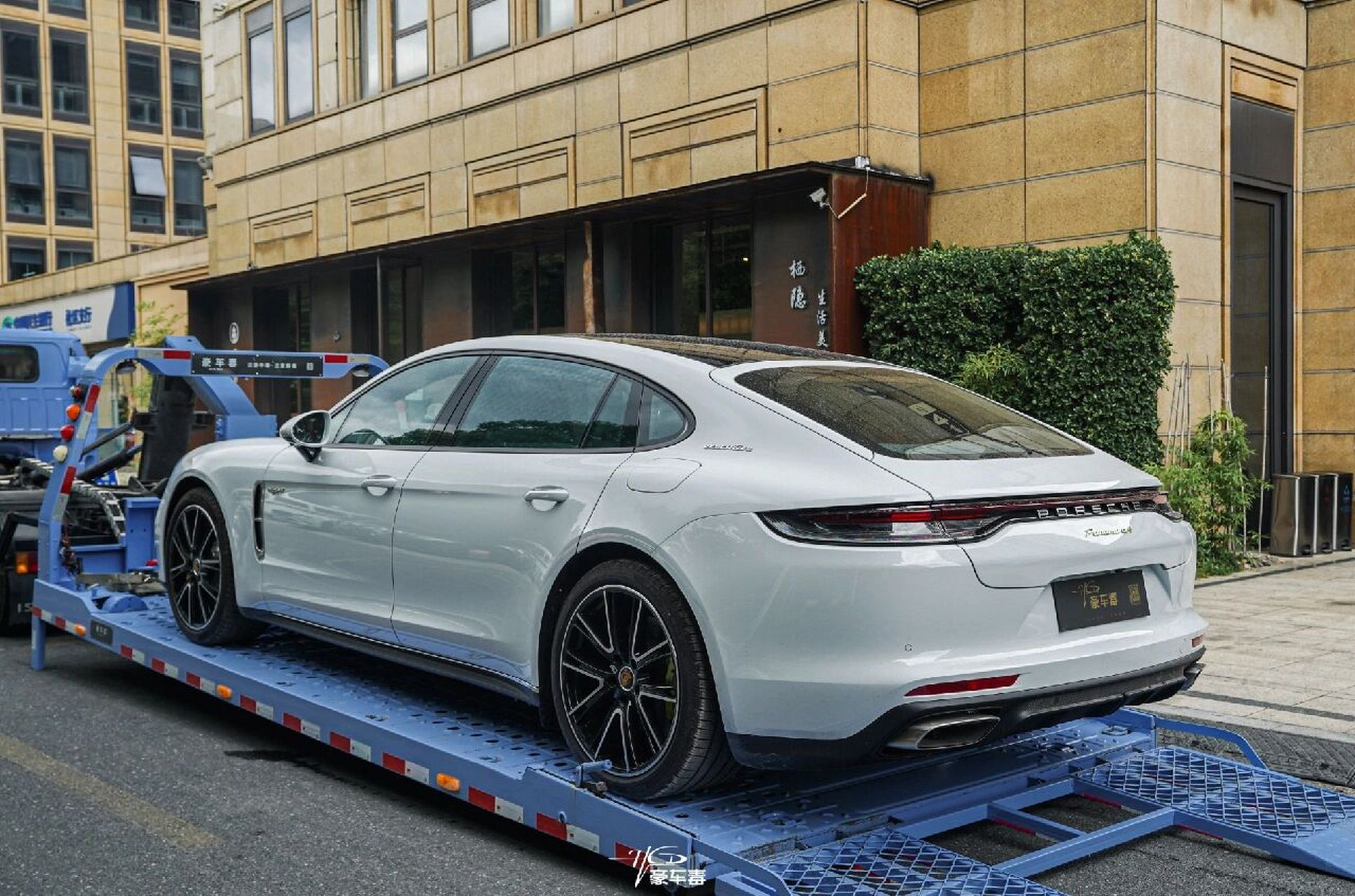 绿牌帕美,这绿色卡钳真带感! #新能源# #保时捷帕拉梅拉