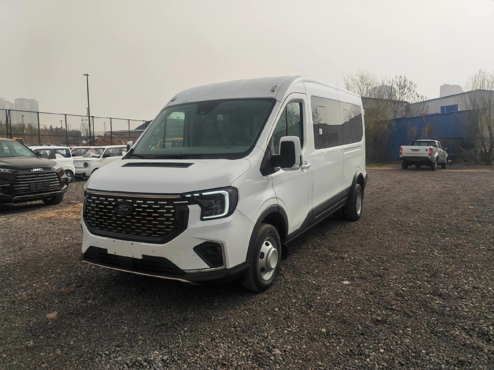 全顺t8长轴中顶15座满配版15座邯郸江铃福特