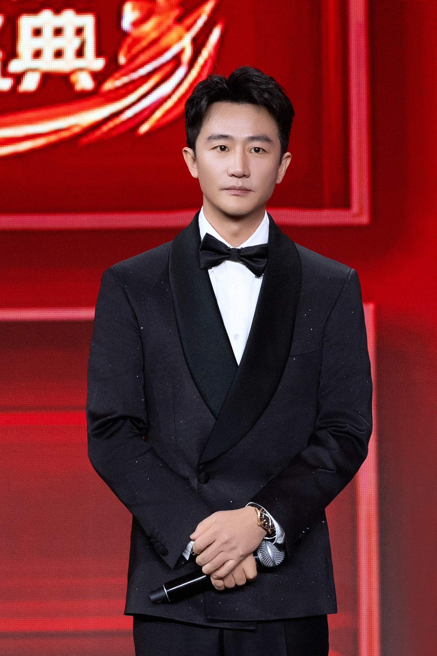 cmg第三届#中国电视剧年度盛典# 黄轩荣获#年度号召力男演员# "显峰