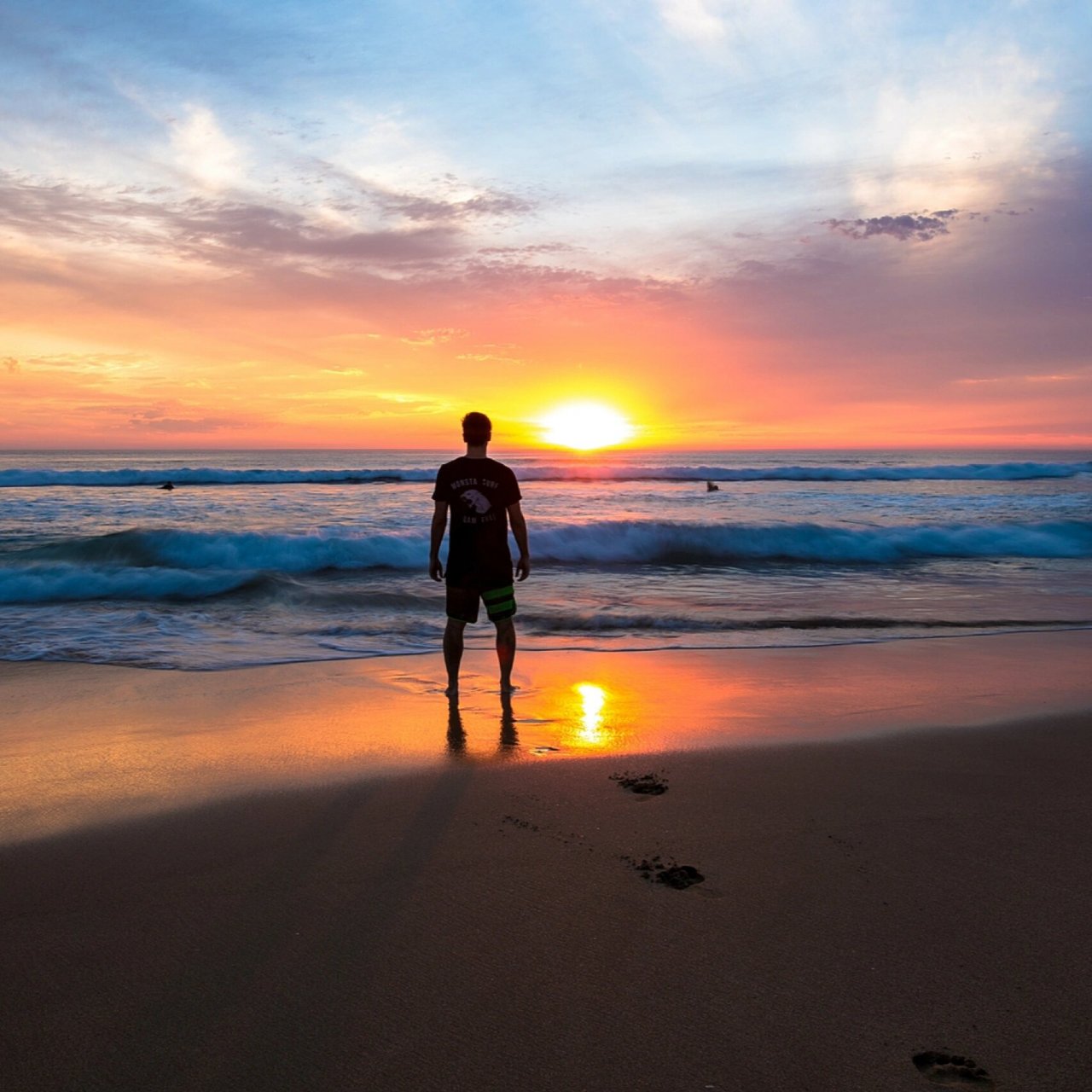男头背影分享|盘点那些充满孤独感的背影图 背影男头分享  方法①点击