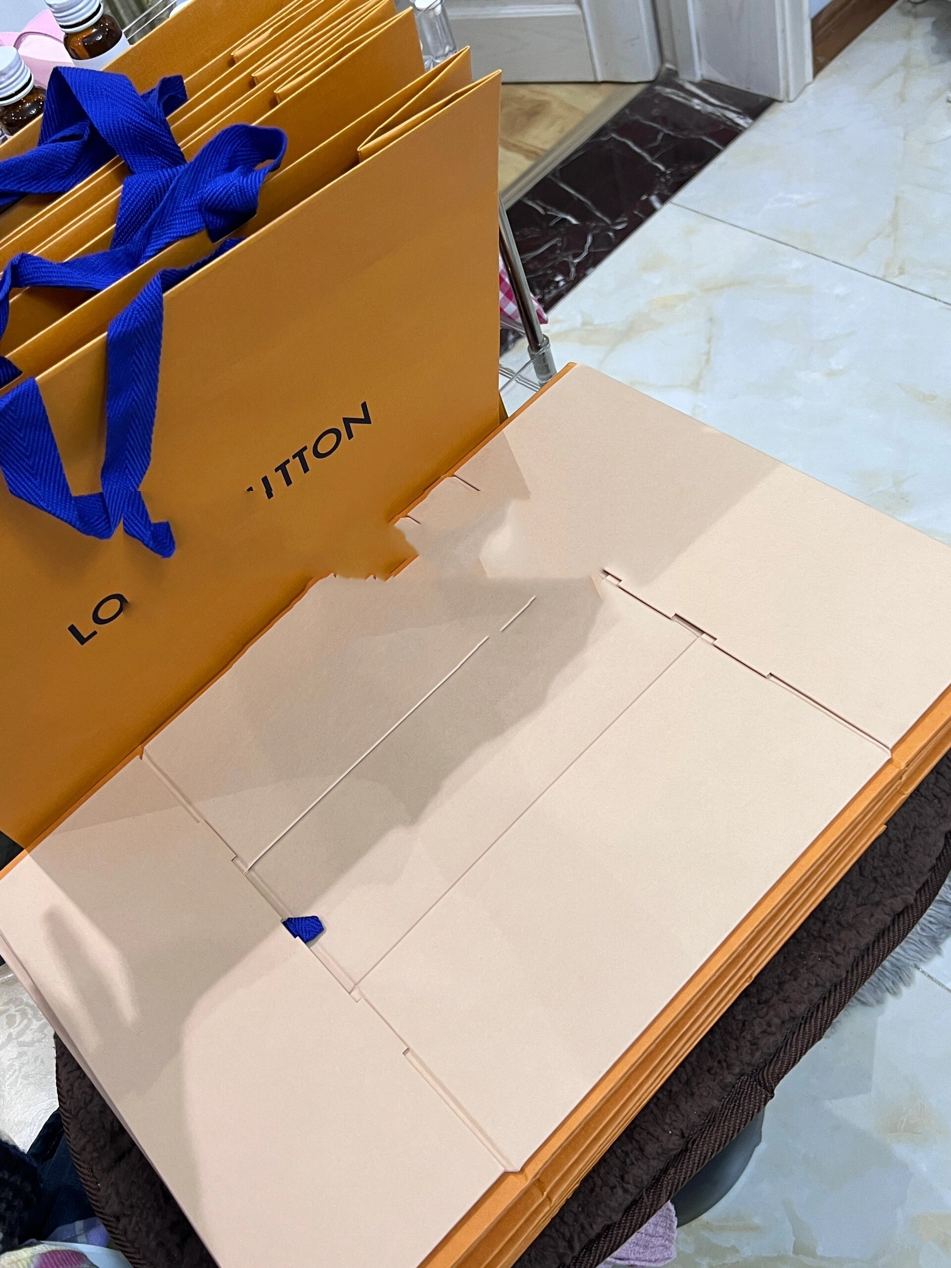 闲置lv礼品盒 路易威登包装盒 包包盒 国外带回来的 太多了没地方放
