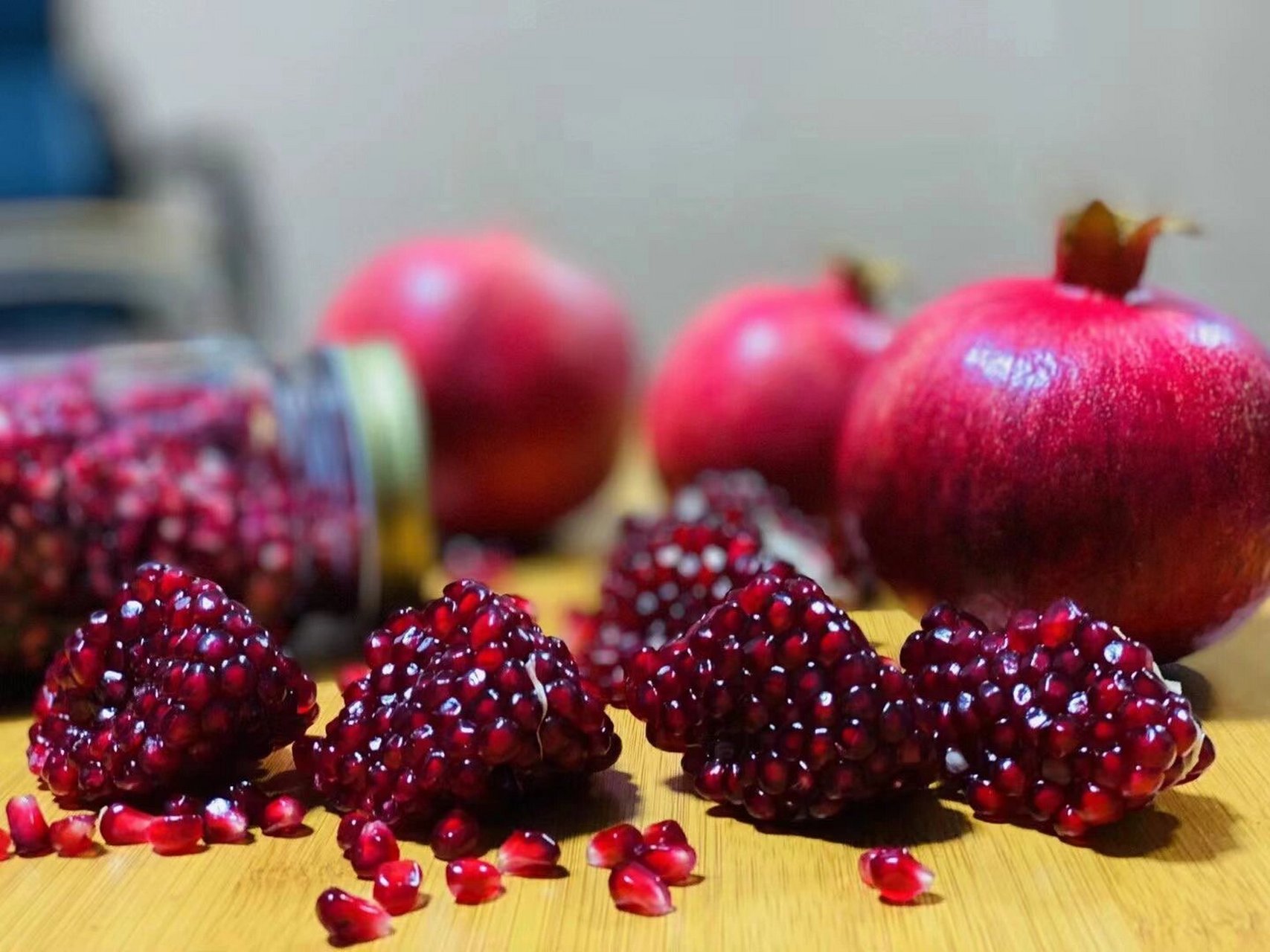 以色列黑籽软籽酸石榴 古话说得好: 八月过半,石榴当饭, 可以喝的