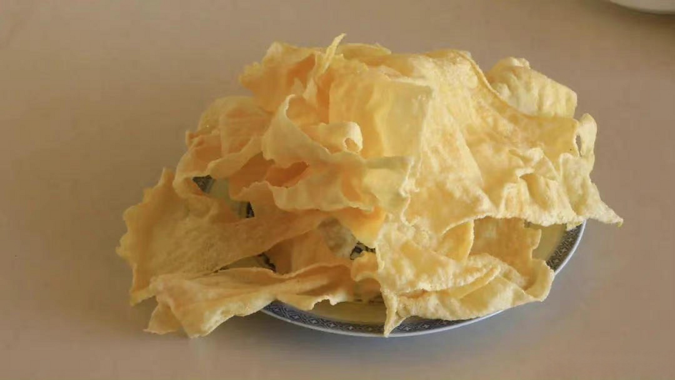 施甸豆片又名干兰片,是施甸县的传统名食,已有100多年的历史