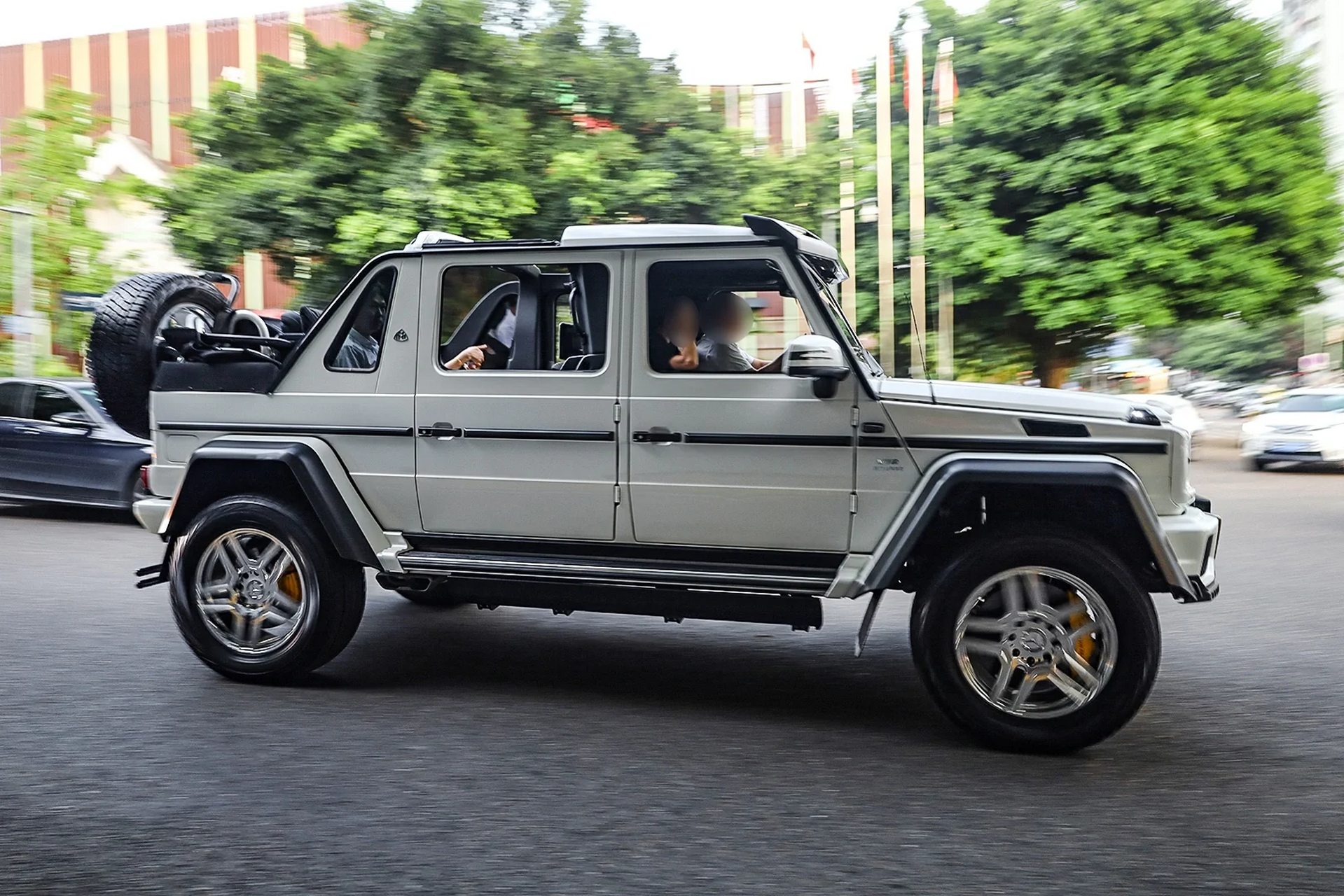 限量99辆的奔驰迈巴赫g650 landaulet 奔驰g级车的终极形式,全球限量9