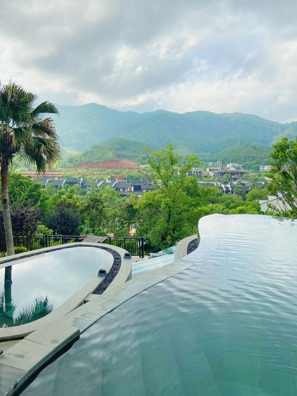 暑假来天沐温泉度假村～    暑假想要找个凉快的地方可以来天沐温泉啦