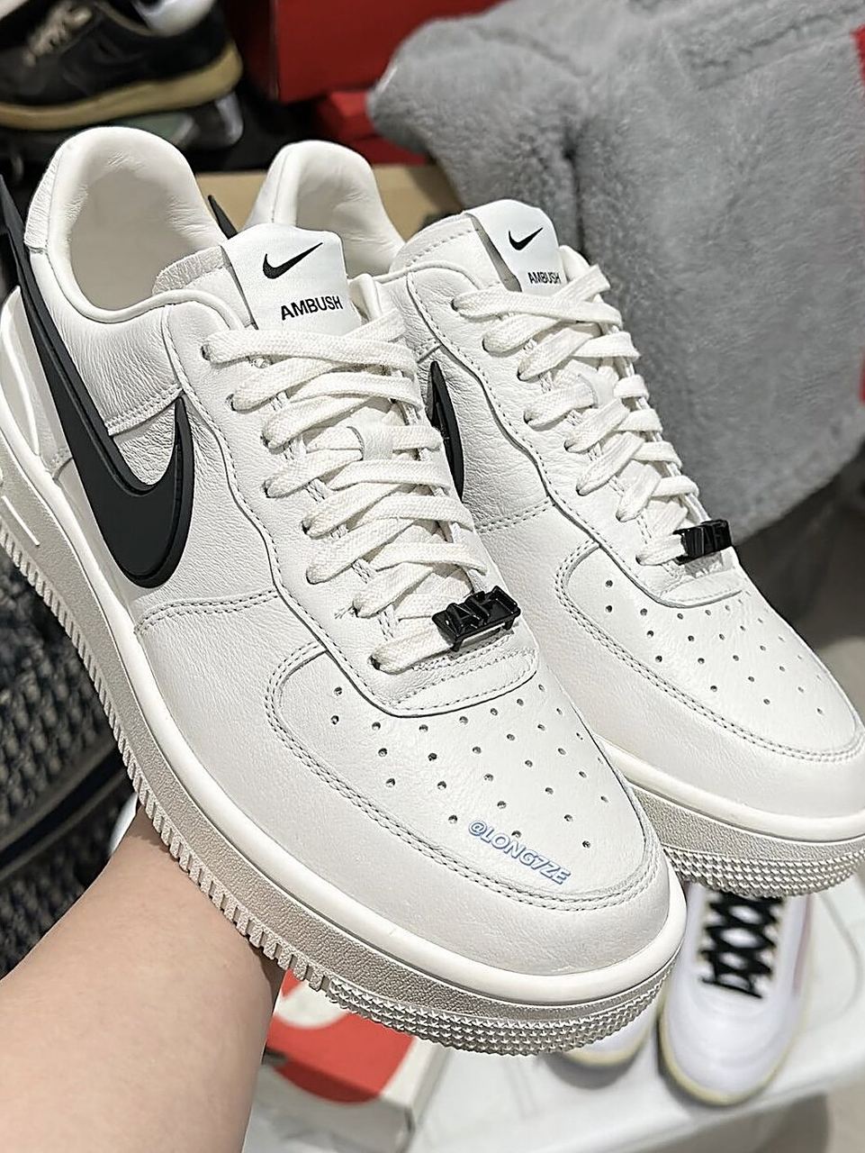 和空军一号的合作 果然用心,鞋带扣也是彩色立体的!