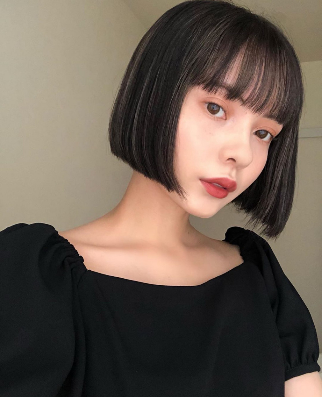 一刀切短发 不打理也好看 很多妹子在夏天都会剪短发, 短发已经被越来