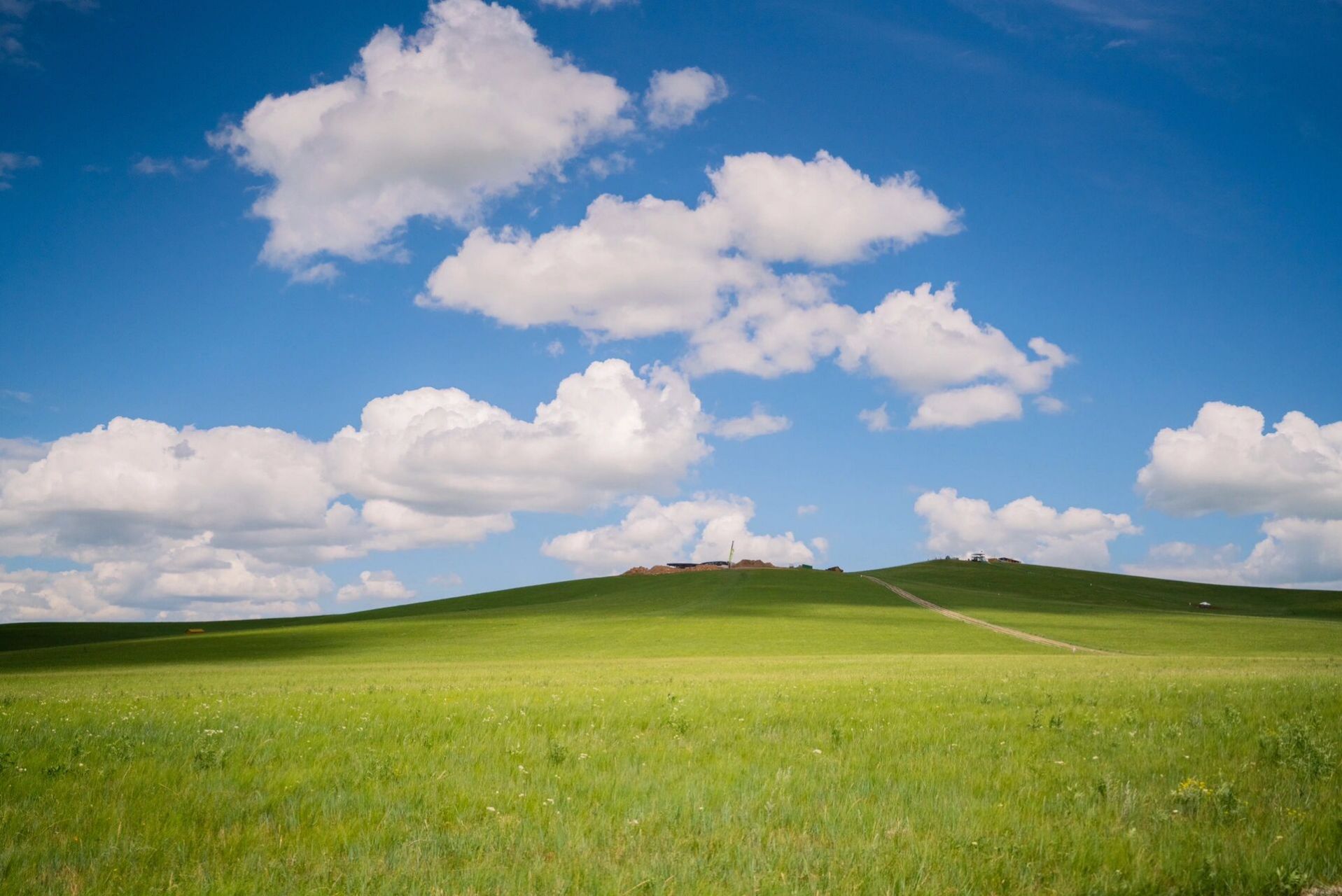 去乌拉盖 | 小众但绝美的内蒙草原💙💚 乌拉盖草原的开阔程度可以