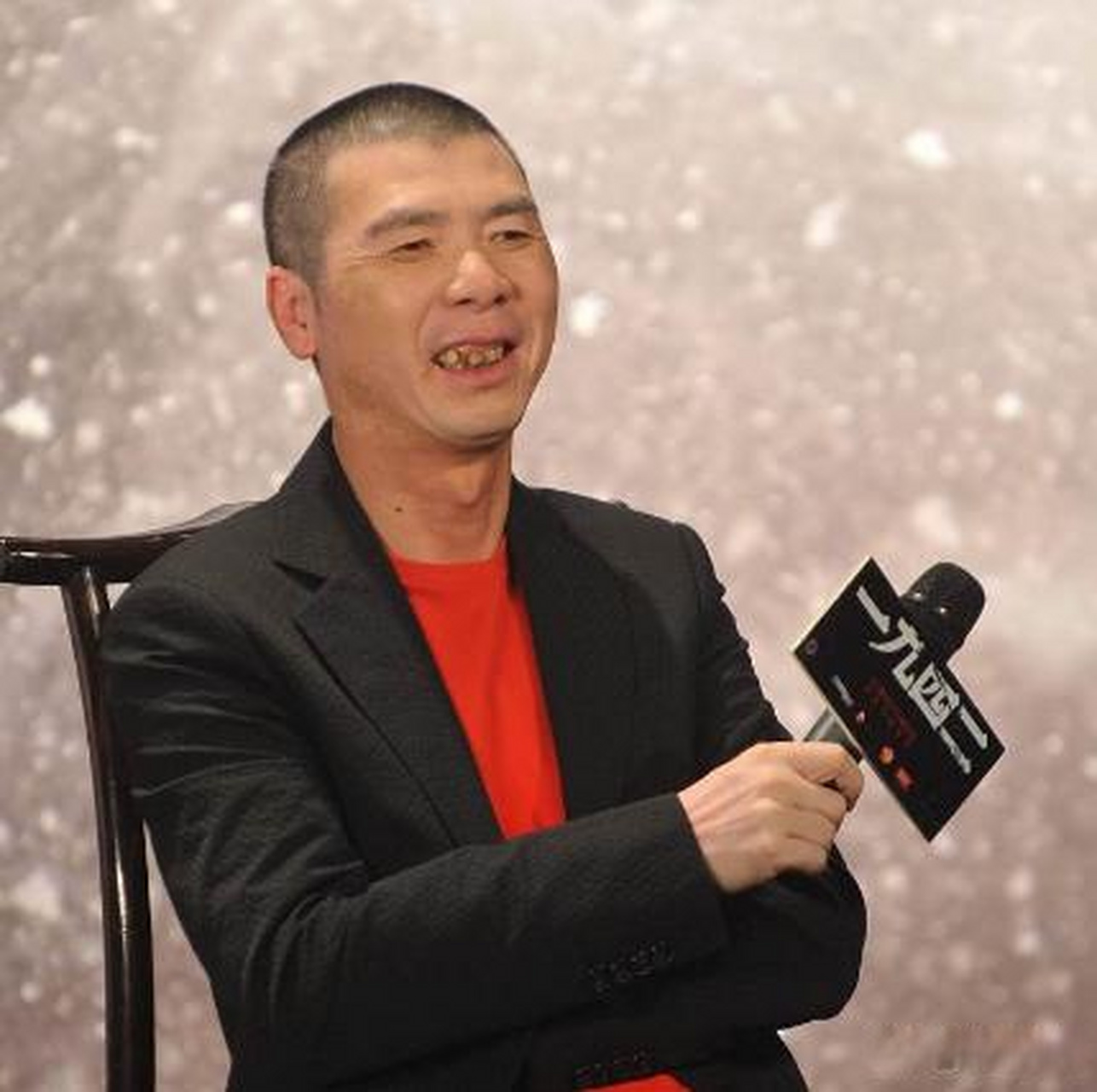 冯小刚终于回应病危移民传闻,身体状况良好,一直深爱着这片土地!