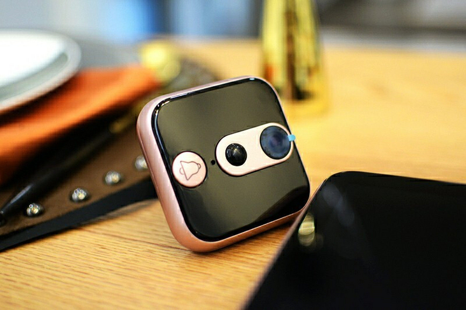 斑点猫t7,7英寸电容触摸屏,200万像素的广角摄像头,配备有6颗940nm无