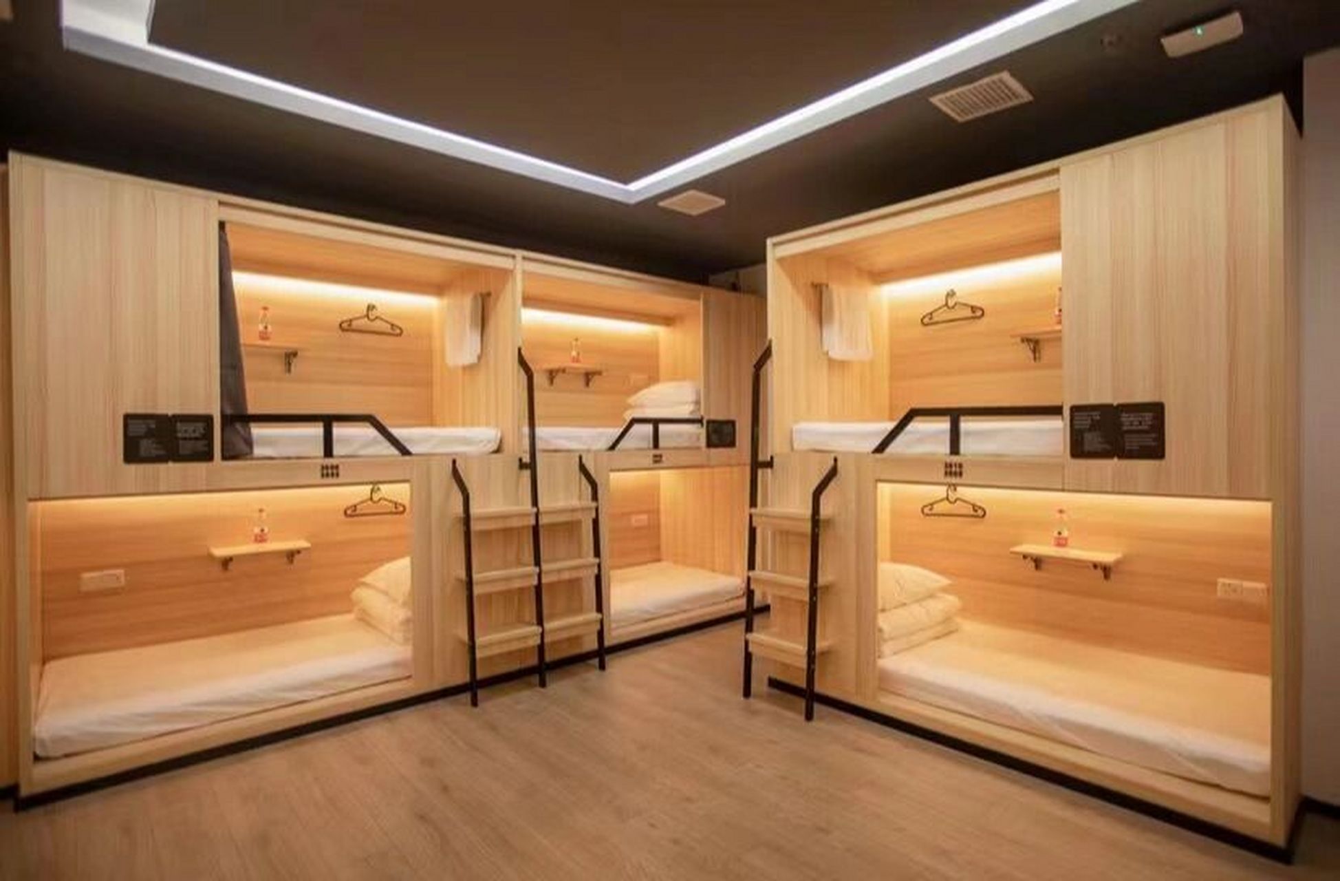 男生新宿舍来袭 图片中的照片不是我们自习室宿舍的照片,首先声明一下