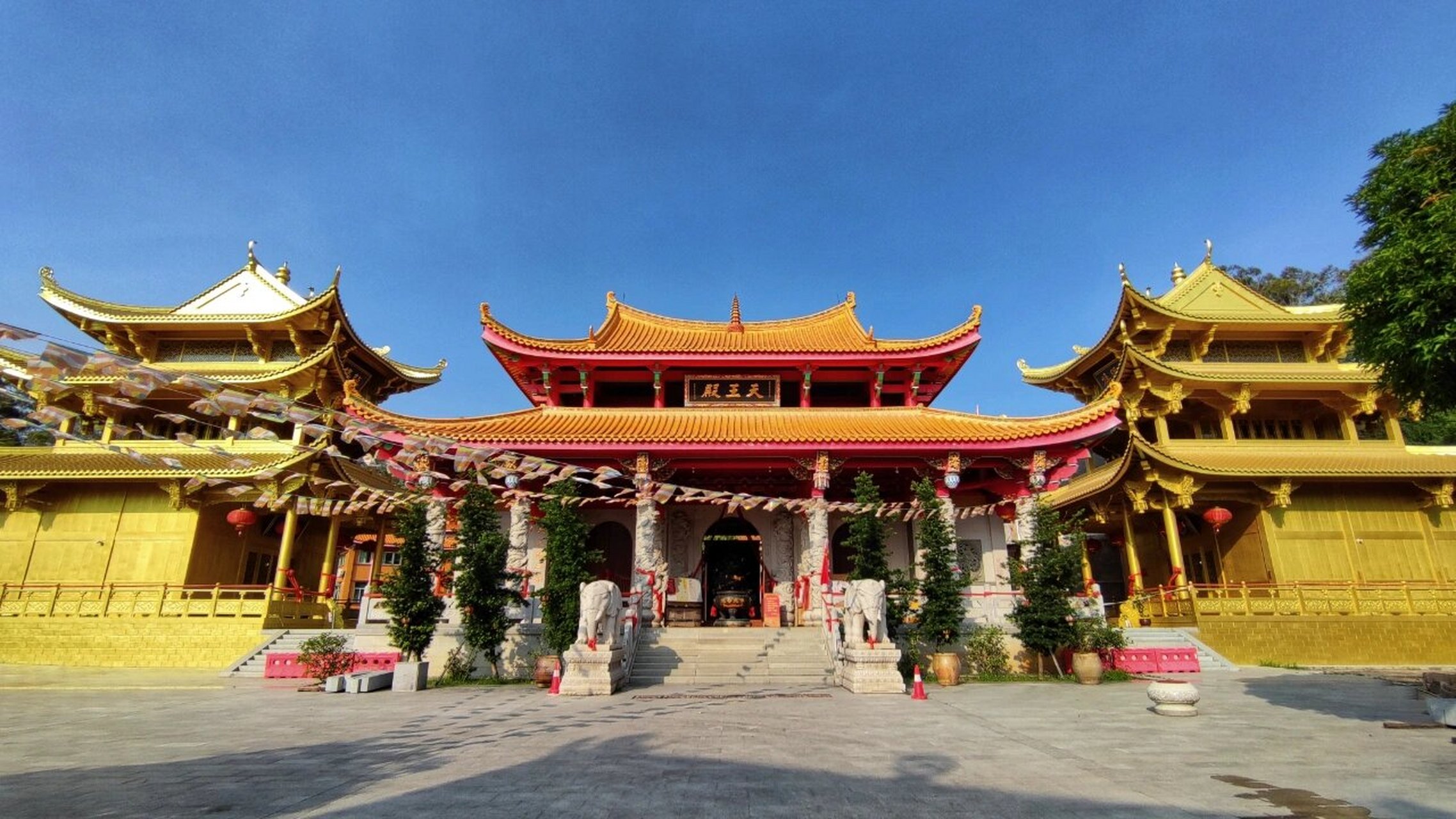 曾厝垵启明寺(厦门唯一铜建筑) 厦门启明寺位于曾厝垵龙瑞山麓,传说