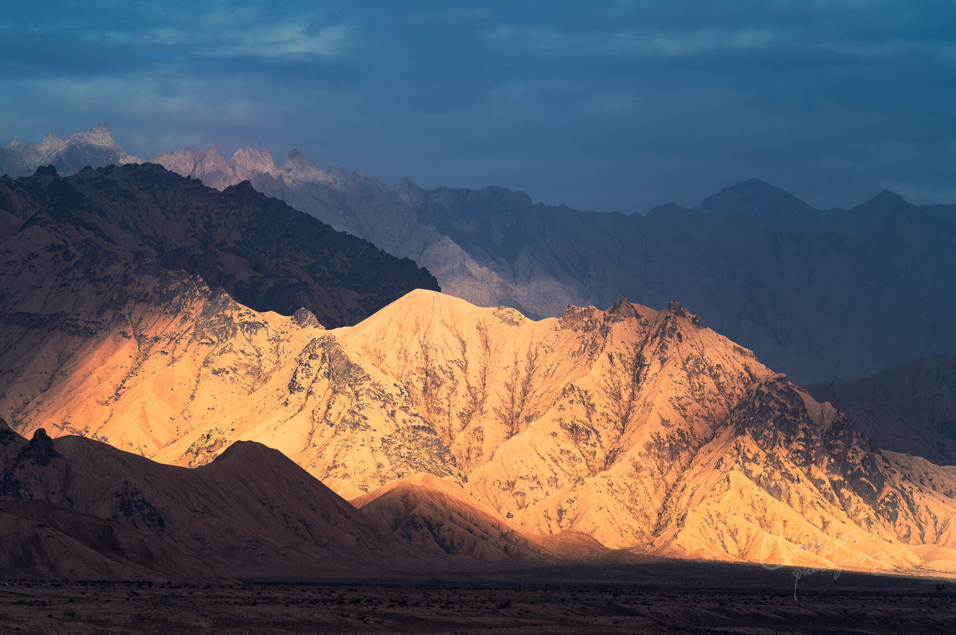 巍巍昆仑 万山之祖 早上起来,在酒店吃完早饭,决定在格尔木休整2天