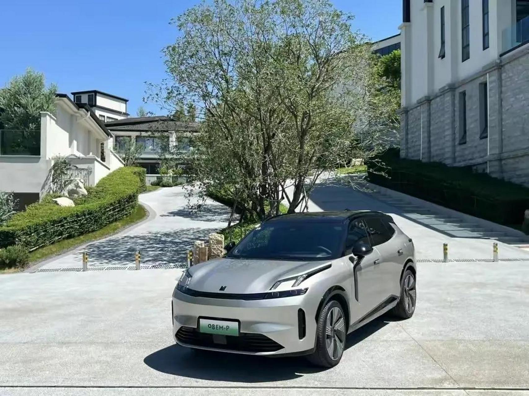 领克08创新采用"全域安全 "理念,涵盖主动安全,被动安全,行人安全