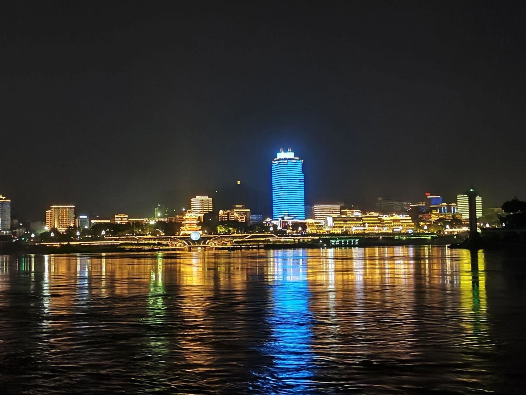 举办地-宜宾三江口 这里就是今年2023年中秋晚会举行的地方,夜景真美