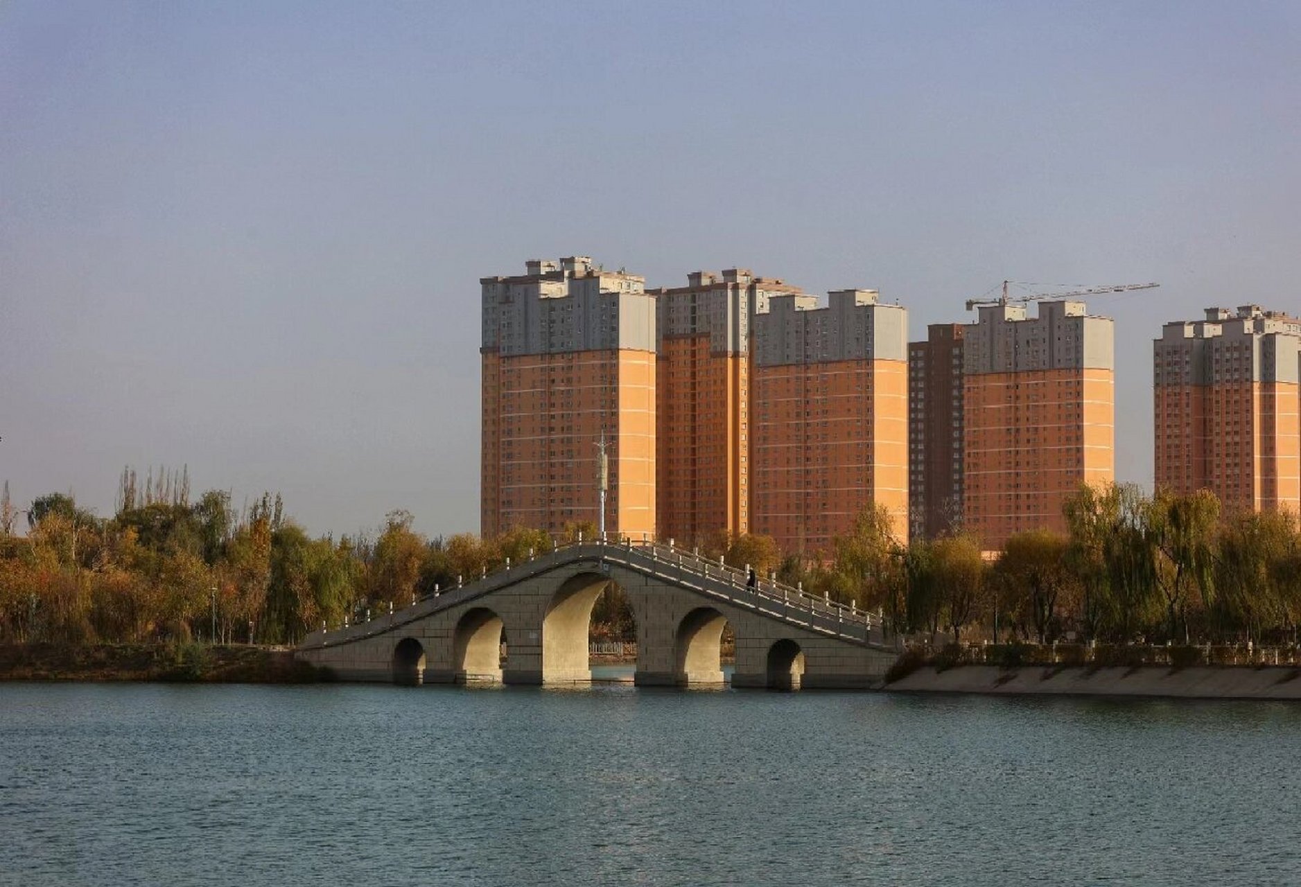 新疆和田昆仑湖公园 昆仑公园是和田地区最大的公园,占地88000平方米.