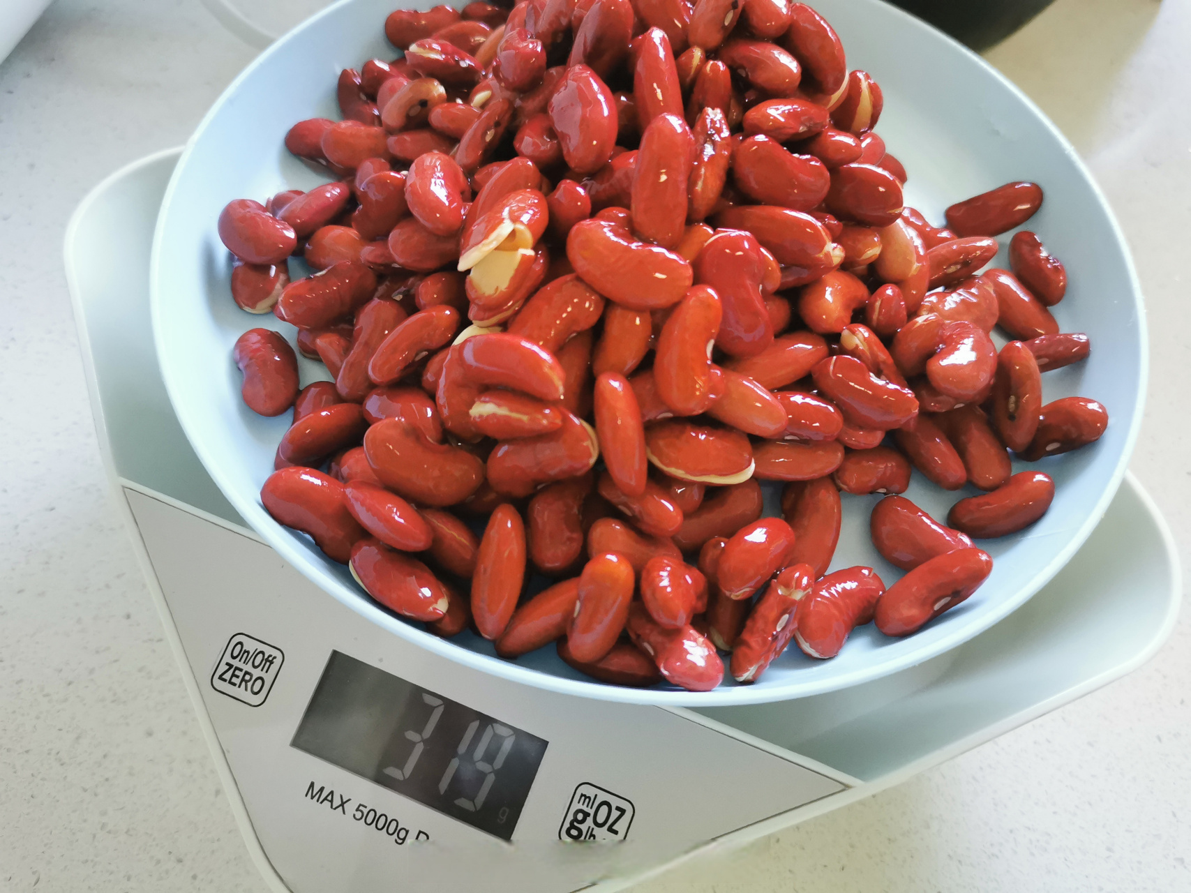 又想吃红腰豆粥,干豆清洗干净,然后放冰箱里泡,做到这两点泡豆水也