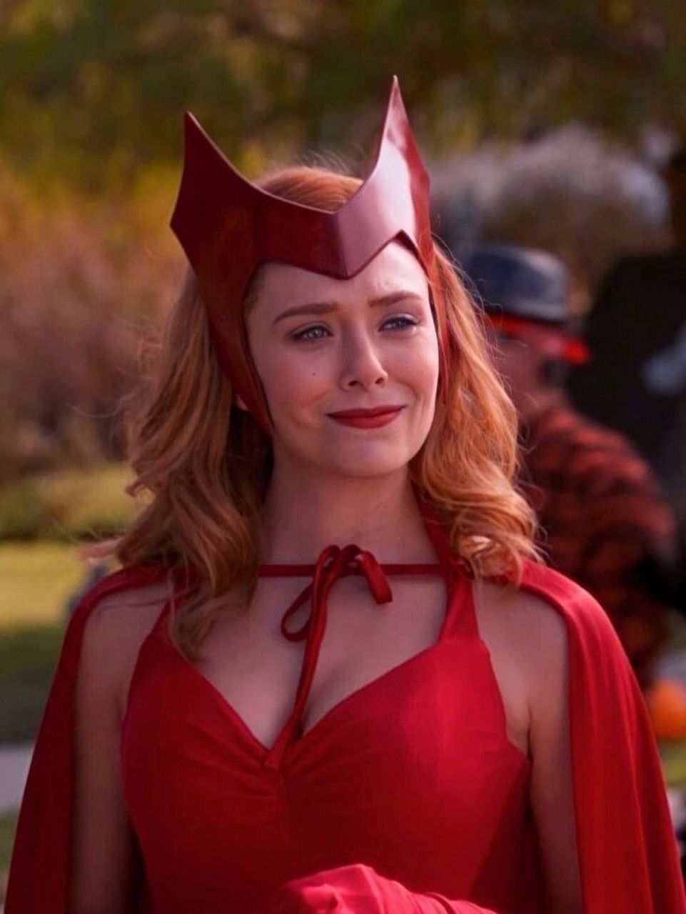 奥妹elizabeth olsen演的绯红女巫超能力过人,通常一出手就把敌人打到