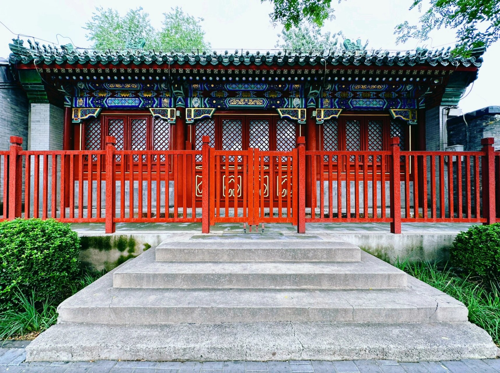 路过残留在路边的僧王祠堂 僧格林沁祠堂位于北京市东城区地安门东