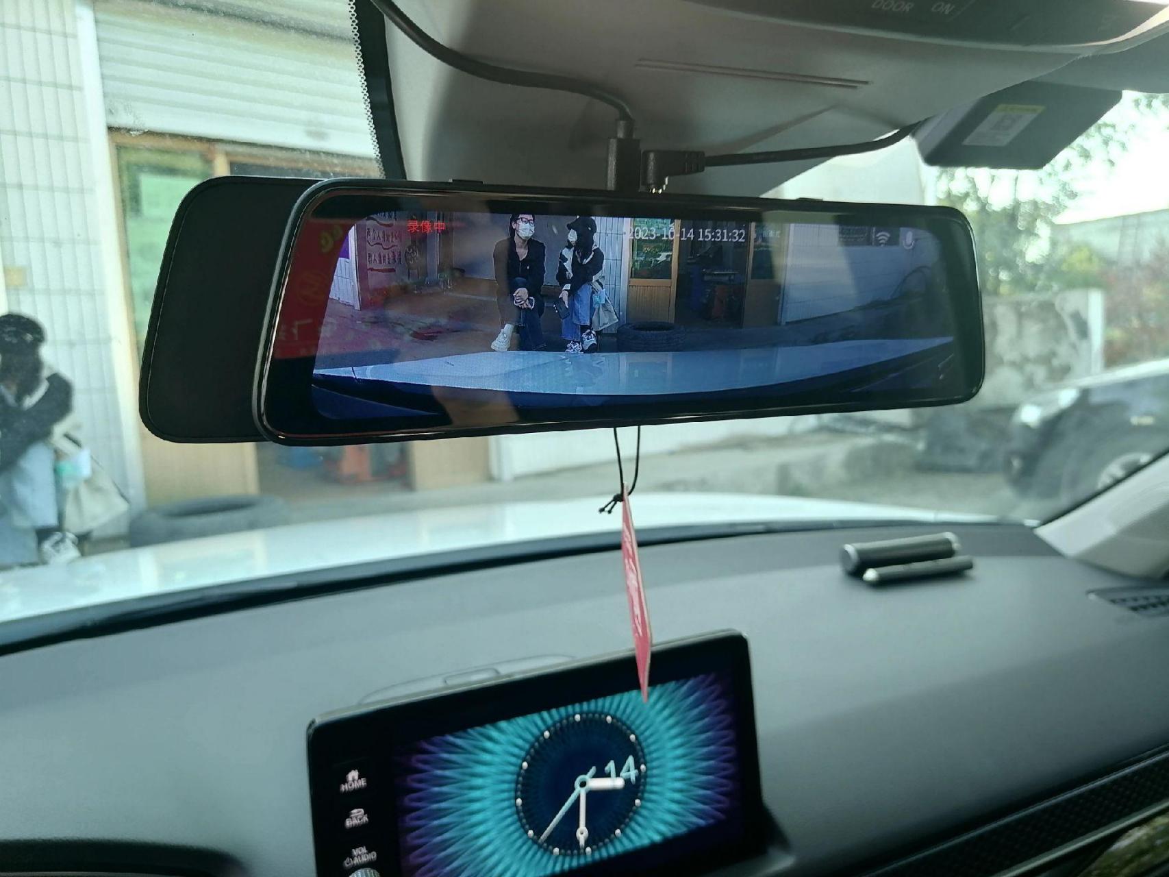 本田型格安装盯盯拍前后双摄像头行车记录仪完工