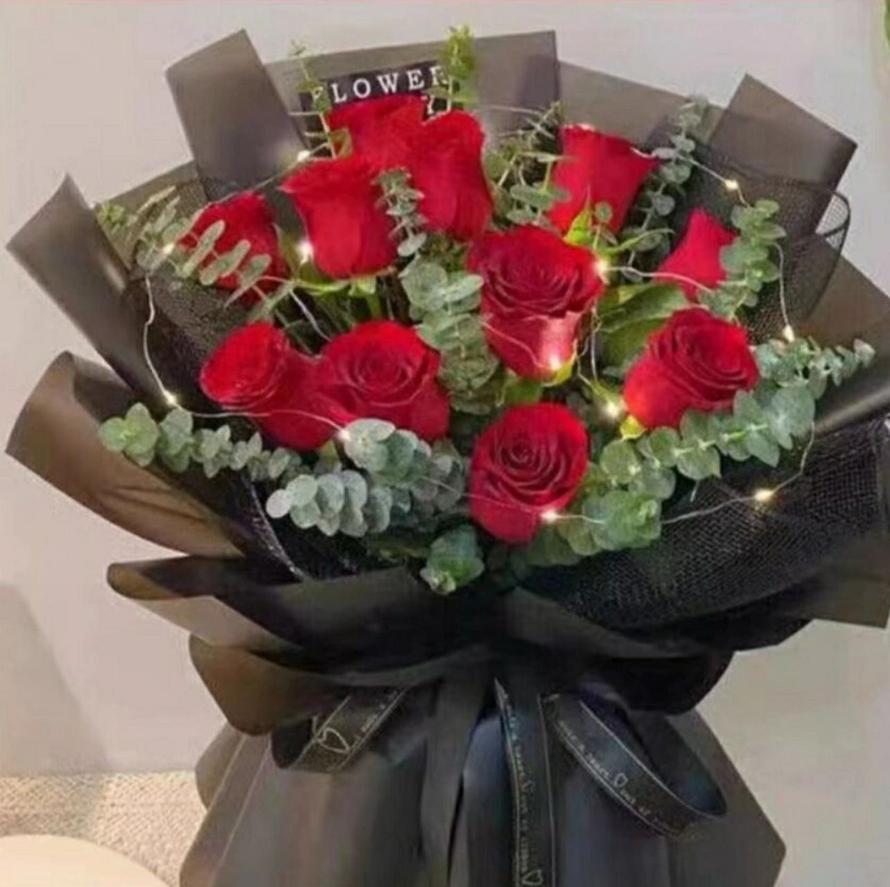 11朵玫瑰花束|白头偕老,炙热的爱意 11朵红玫瑰花束代表"我爱你一生