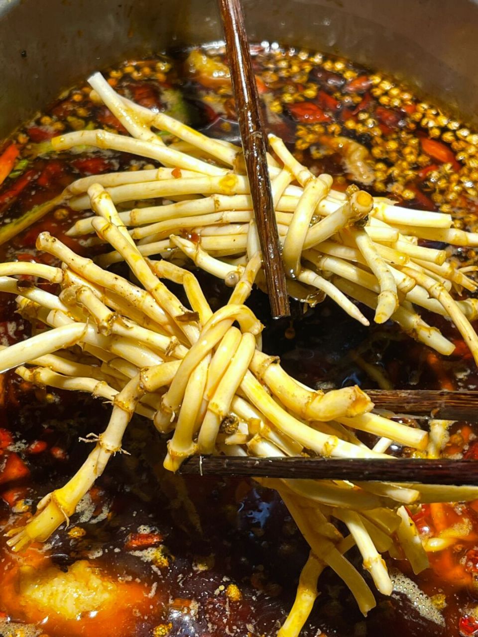 吃到了折耳根火锅!