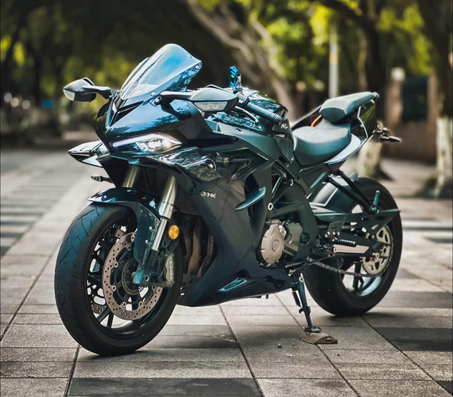 qj赛600  22年上牌,21款,1手户,14000公里,成色车况精品状态,改装r1