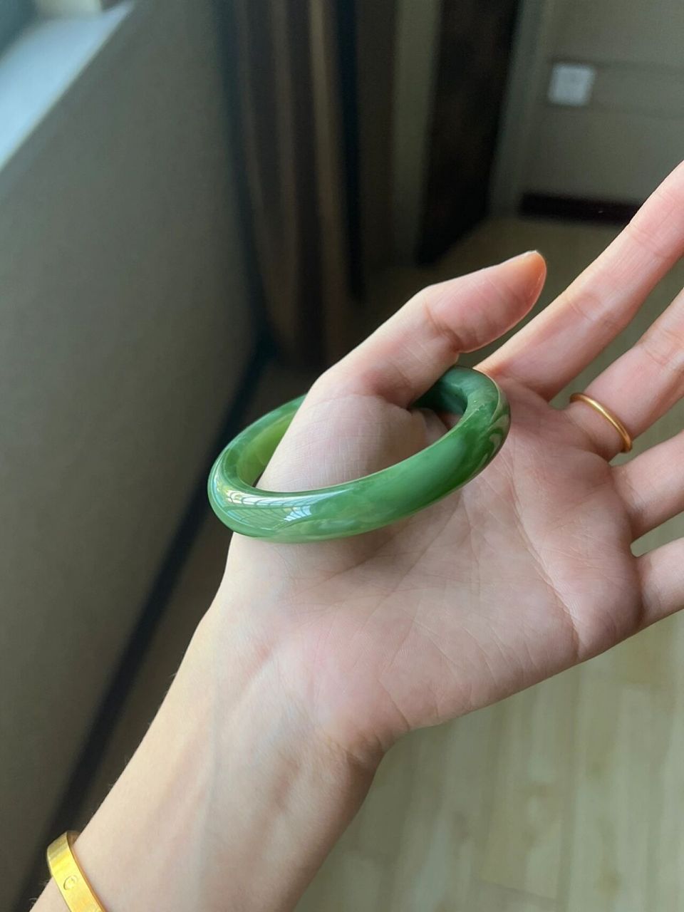 已出|和田玉猫眼碧玉手镯54圈口 果绿色猫眼碧玉,带猫猫一闪闪的的很