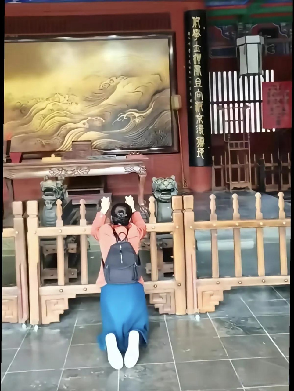 想哭的何止她一个人? 3.女子哭出了人民的心声!太累,忧伤还是有冤情