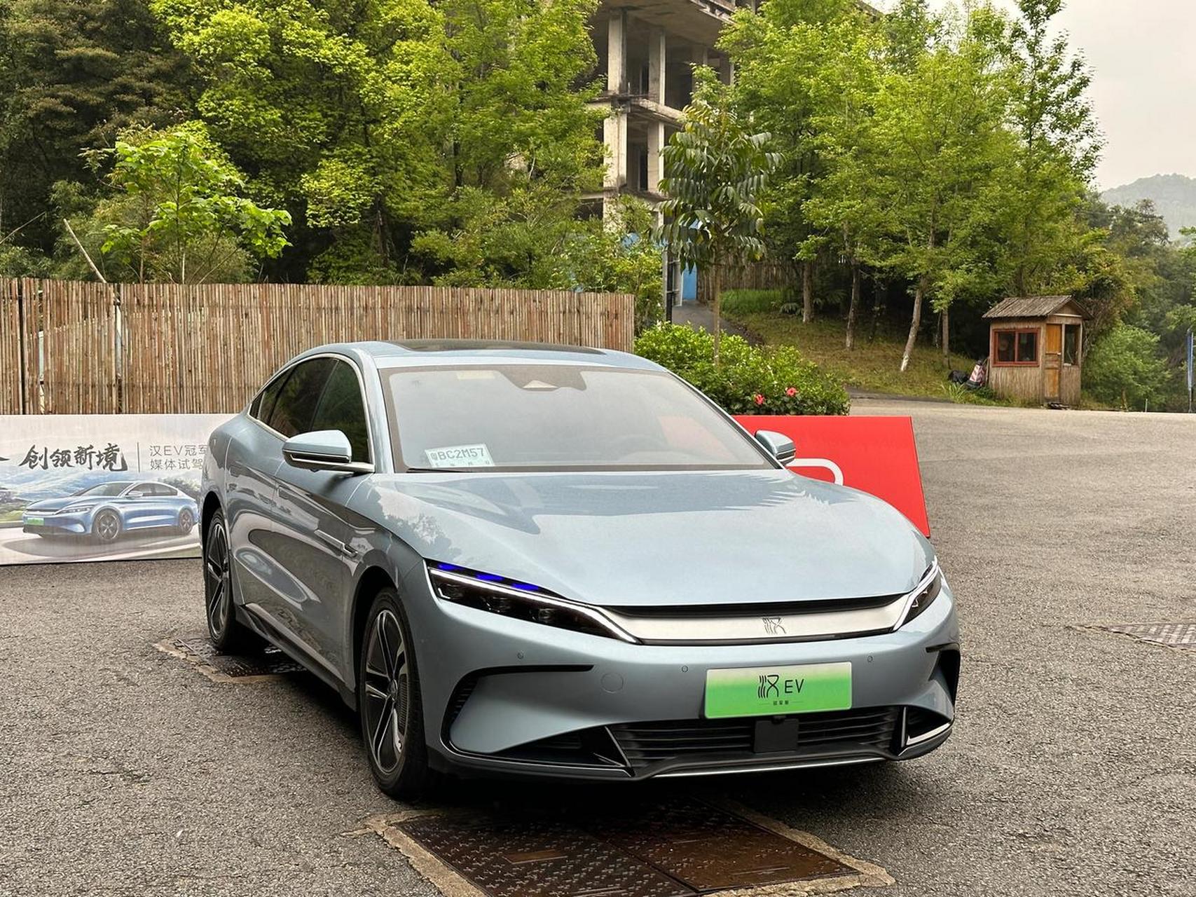 今天试驾比亚迪汉ev冠军版,驾驶的很开心,一款很适合家庭和工作的舒适