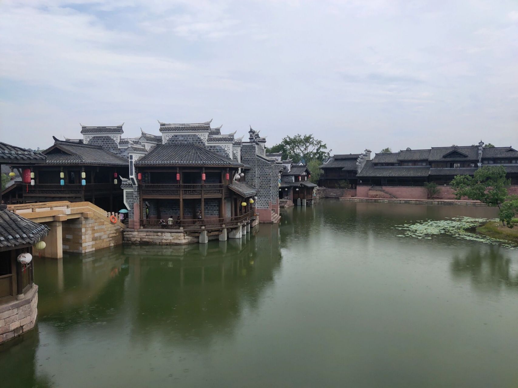 万里长江第一古镇————李庄古镇 李庄,这是一个文化和历史遗迹沉淀