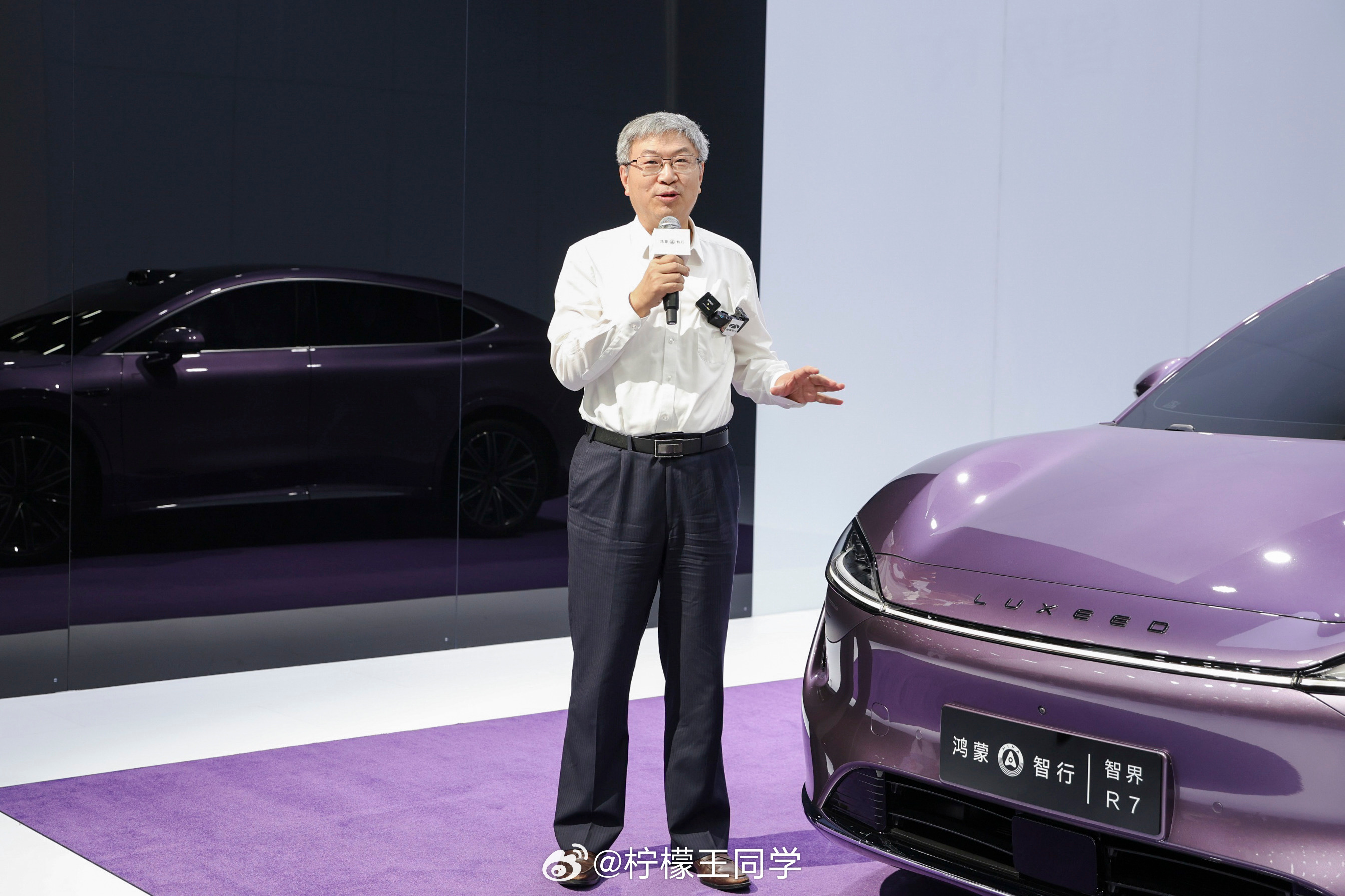 这次的成都车展确实够热闹,鸿蒙智行的余总和奇瑞董事长尹同跃都在