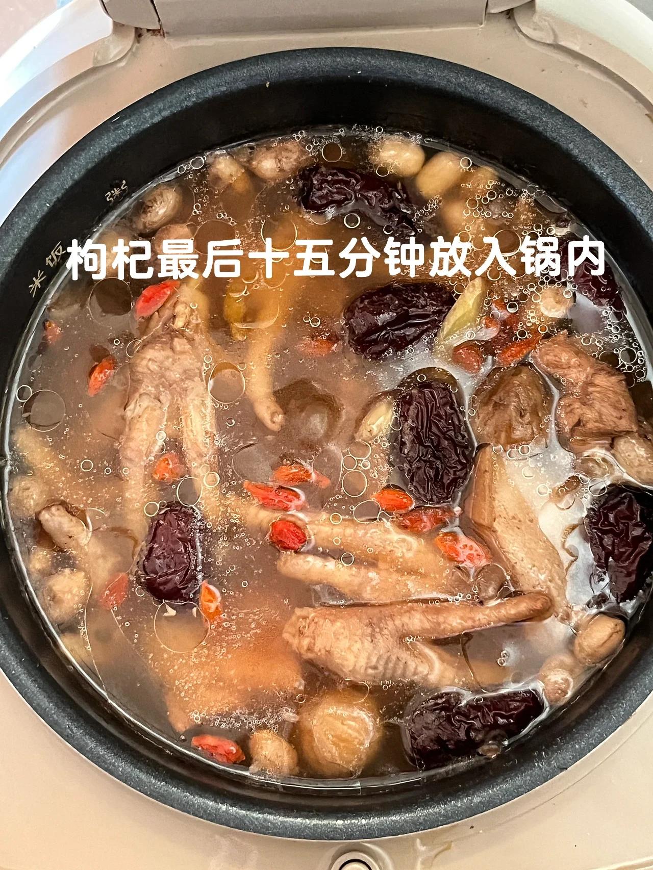 鸡脚猪骨花生眉豆汤图片