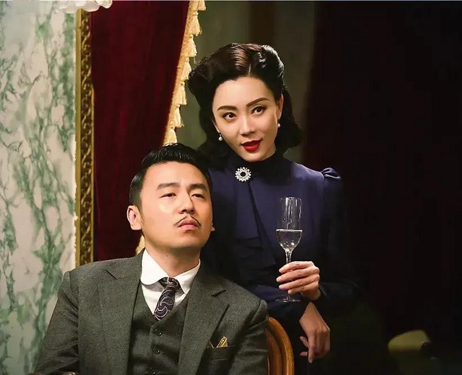 在拍电视剧《和平饭店》时,雷佳音和美女演员陈数有一场亲密激情戏的