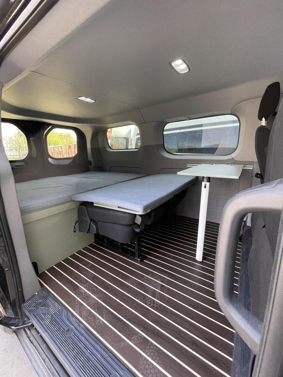 大通轻客改床车.大通轻客v70,v80,v90都可以升级小床车,露营车,全系2.