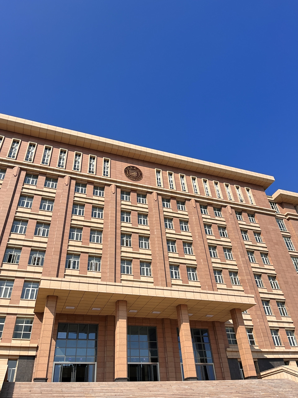 淮北师范大学图书馆 每层都有免费饮水机 一次能借几十本书～ 还有