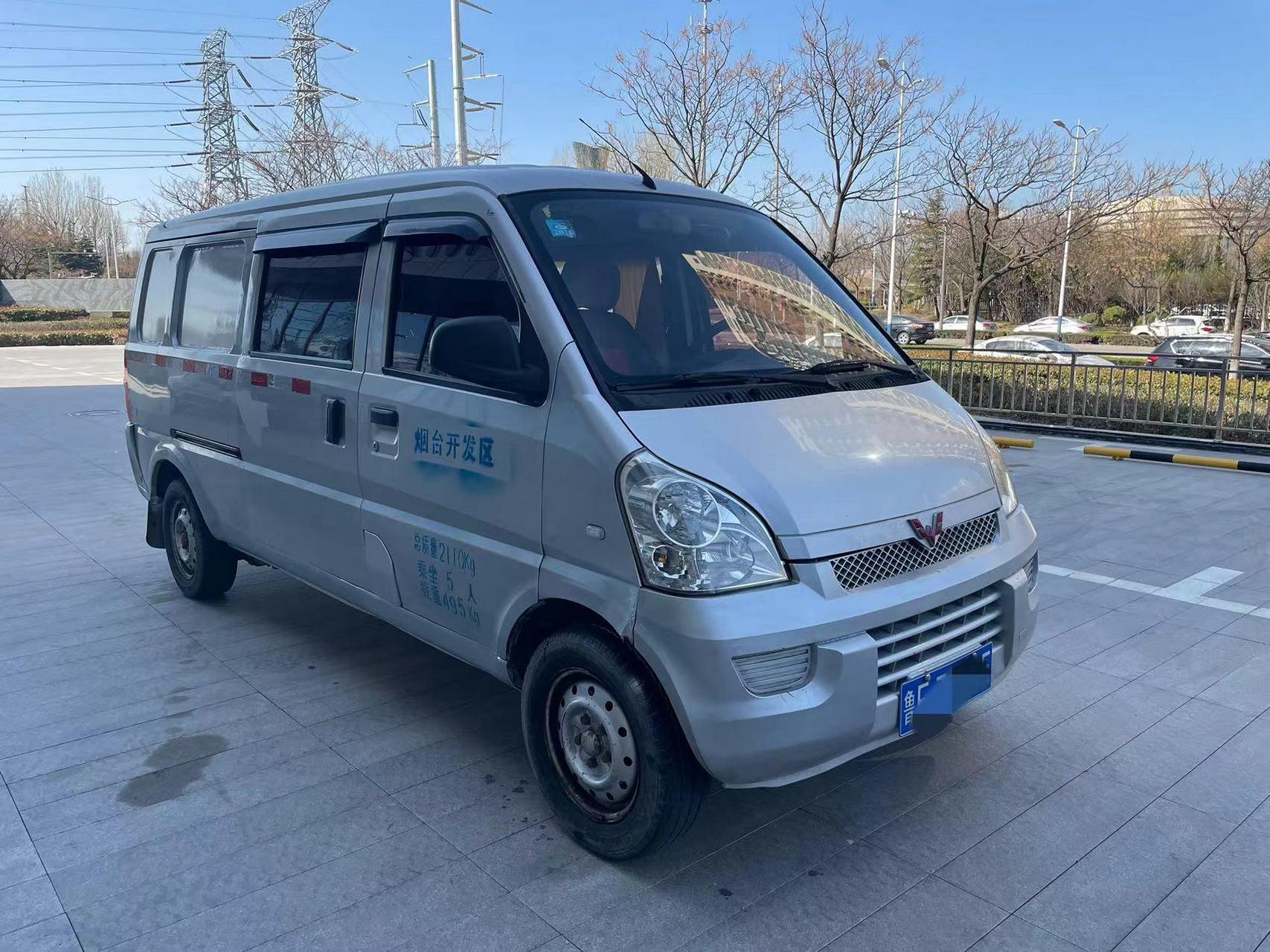 2013年加长五菱荣光.五座封闭厢式面包车 审保齐全