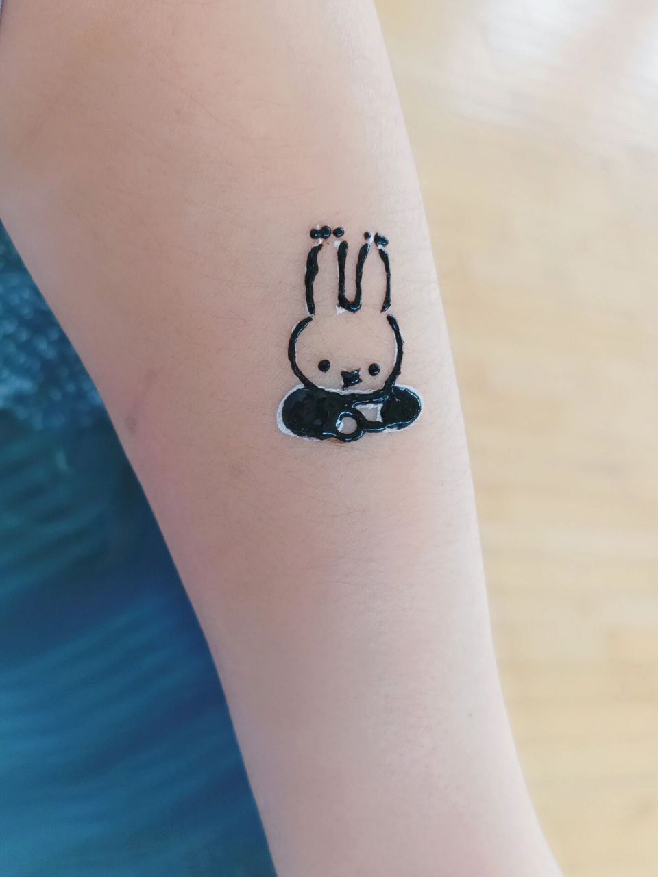 无痛纹身,海娜了个兔子,画海娜送盖章 #彩色纹身# #纹身# #可爱纹身