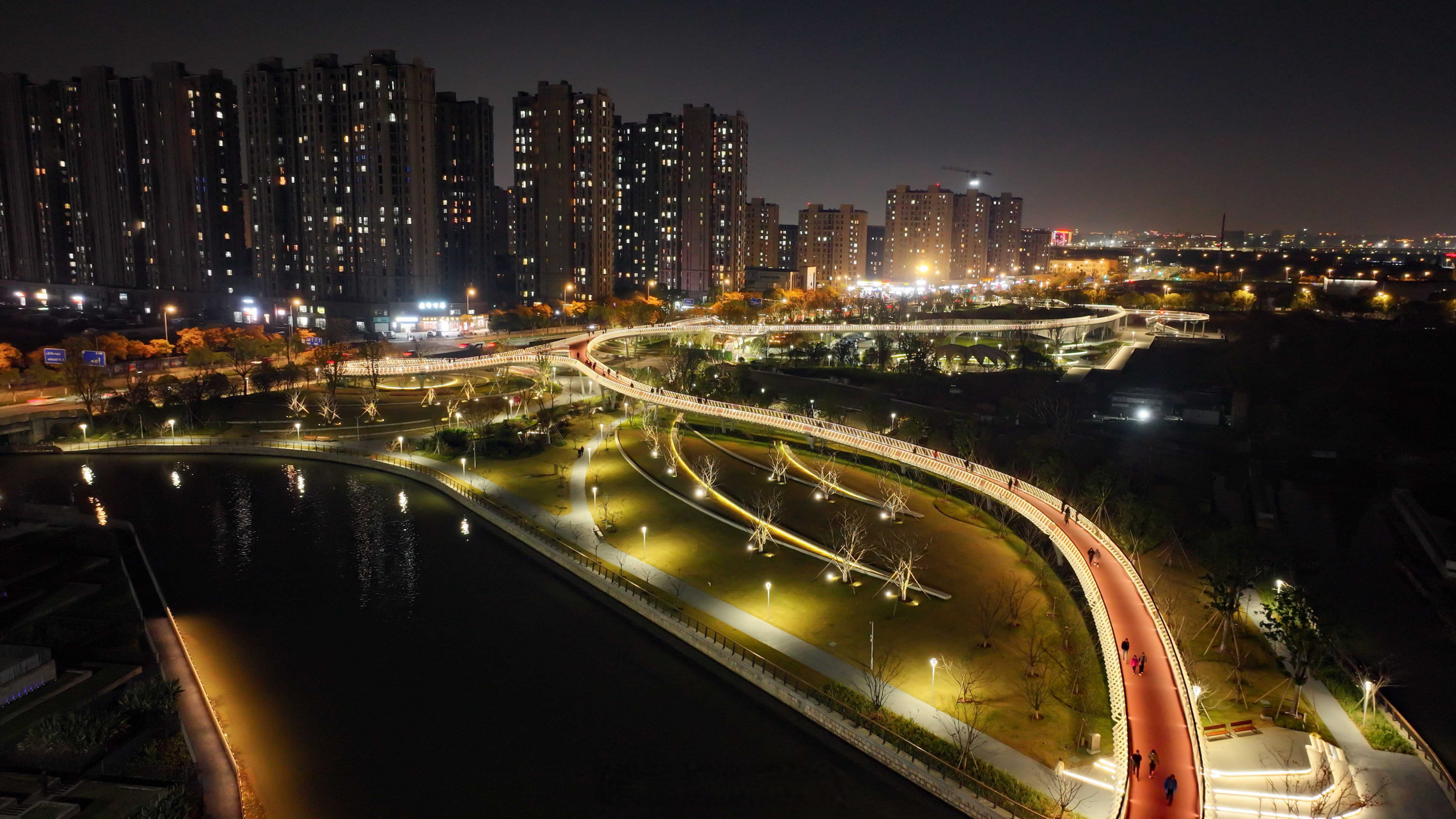 宁波镇海西大河公园夜景开启】#美丽宁波#近日,试开园中的镇海新城西