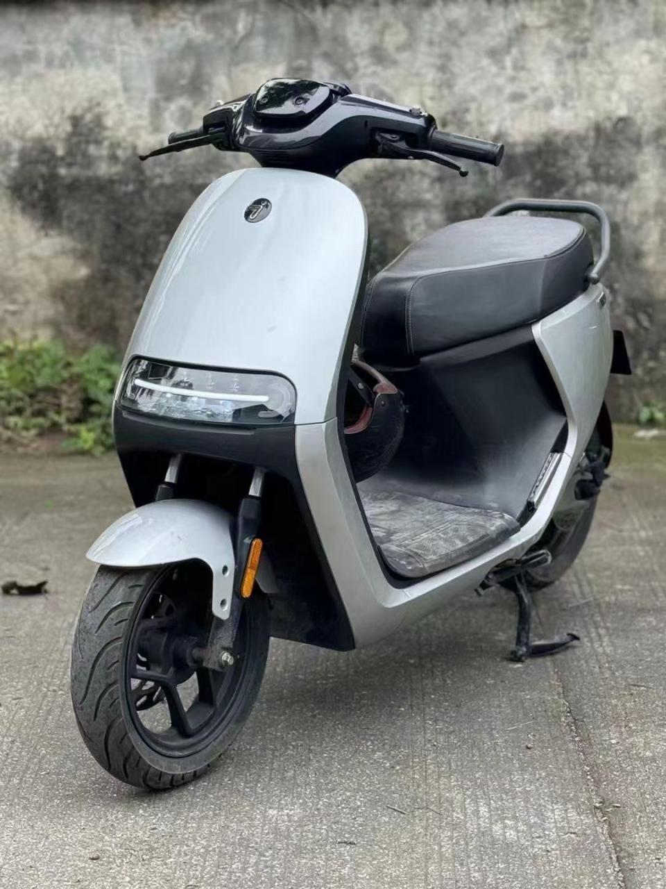 九号e125 锂电续航稳定 才2000多公里 特价处理 最高时速80 整车原装
