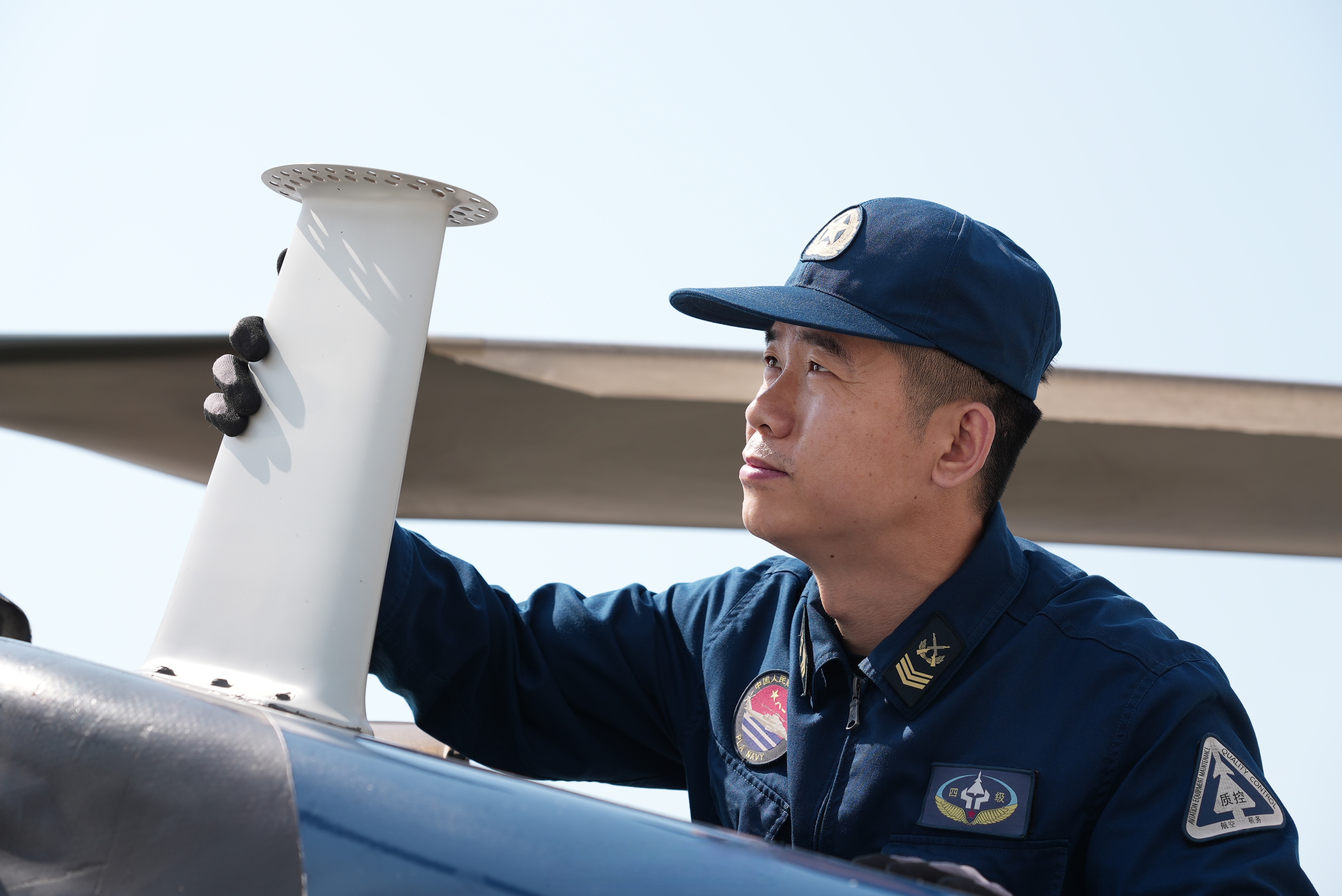 钢铁羽翼的焕新时刻#】近日,海军航空大学全面开展