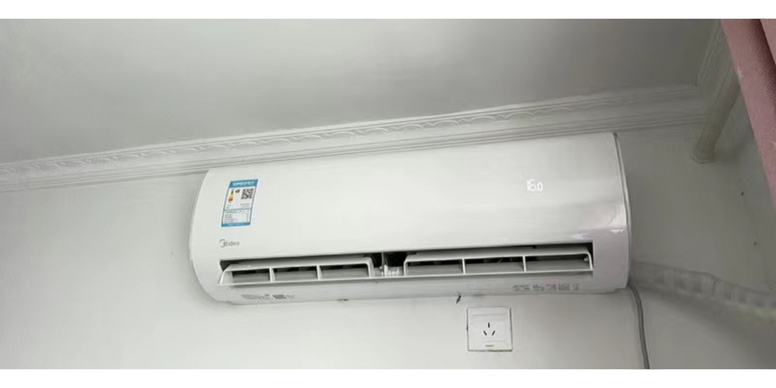 首先价格方面真的是美的空调里面性价比排名靠前的,功能上也是不输