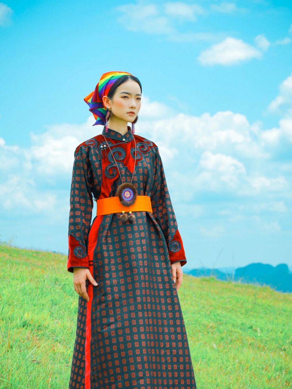 鄂温克族女子服饰图片